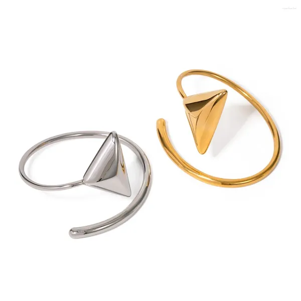 Braccialetti a triangolo twist in acciaio inossidabile PVD placcato oro 18 carati con filo in acciaio inossidabile per gioielli da donna all'ingrosso alla moda