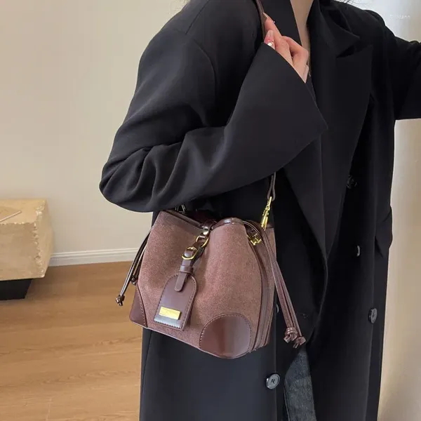 Sacos de ombro versátil saco feminino 2024 na moda e elegante retro cordão balde cor bloco crossbody