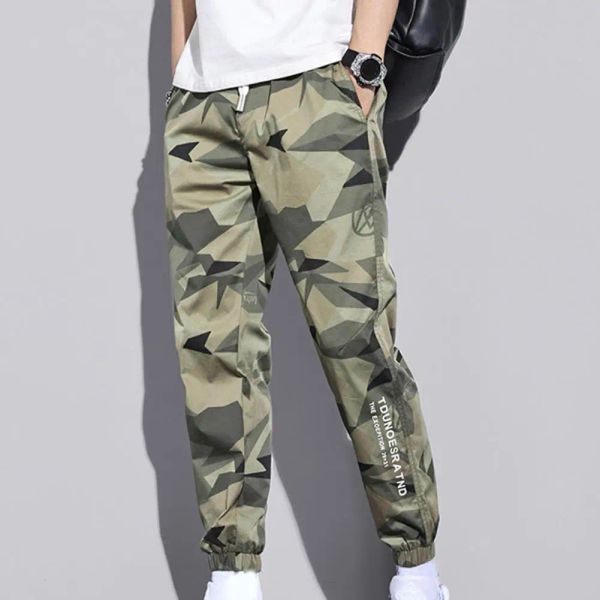 Calças de carga masculina camuflagem carta jogger calças hip-hop meados cintura verão casual sweatpants techwear anime moletom