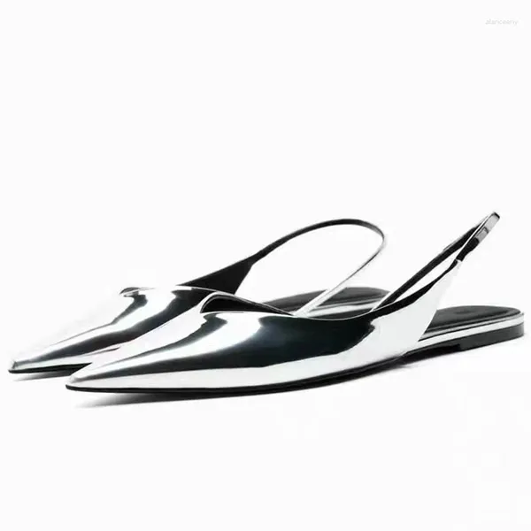 Sapatos casuais Brand Women Sandals Decoration Metal Summer Flats White pontudos de baixo salto baixo Mules feminino 2024