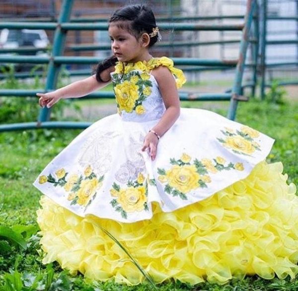 Скромные мексиканские белые желтые мини-конкурсные платья Quinceanera для маленьких девочек с лямкой на шее 3D с цветочным принтом и кружевом для девочек-цветочниц First Comm3075929