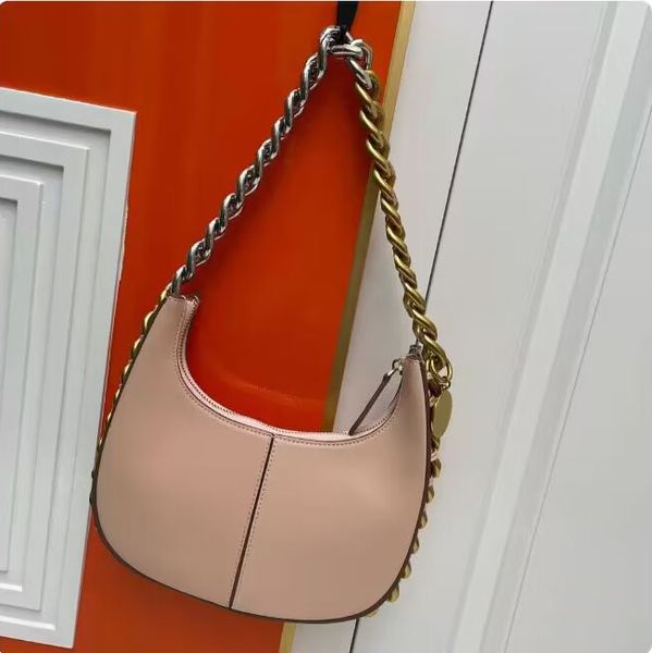 Modische Damenbekleidung, Designer-Umhängetasche mit dicker Kette, modisches Ledermuster, Unterarmtasche, Handtasche, Party, Hochzeit, Straßenfoto mit Box