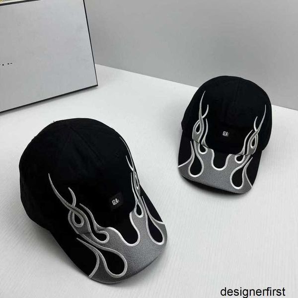 Designer Nuova famiglia B Versione corretta Famiglia B Cappello da baseball alla moda Marchio di tendenza Internet Celebrity Stesso parasole Cappello versatile con lingua d'anatra EY9K LXYH