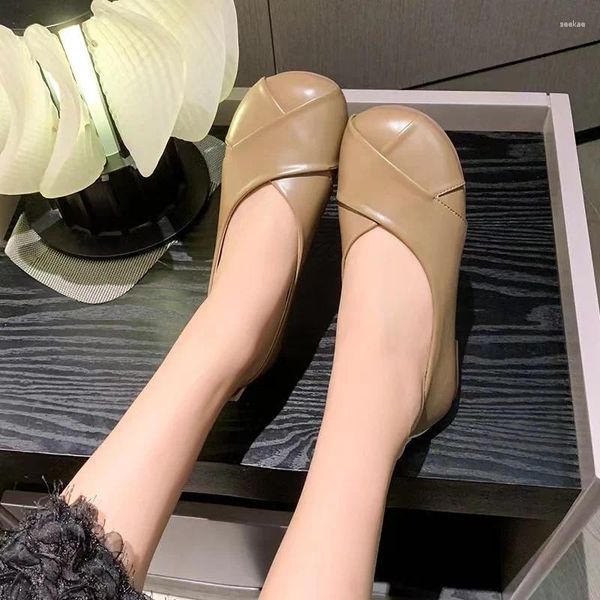 Sıradan ayakkabı moda yumuşak taban yüzeyi hissediyorum 2024 yaz mizaç slip-on kadın single