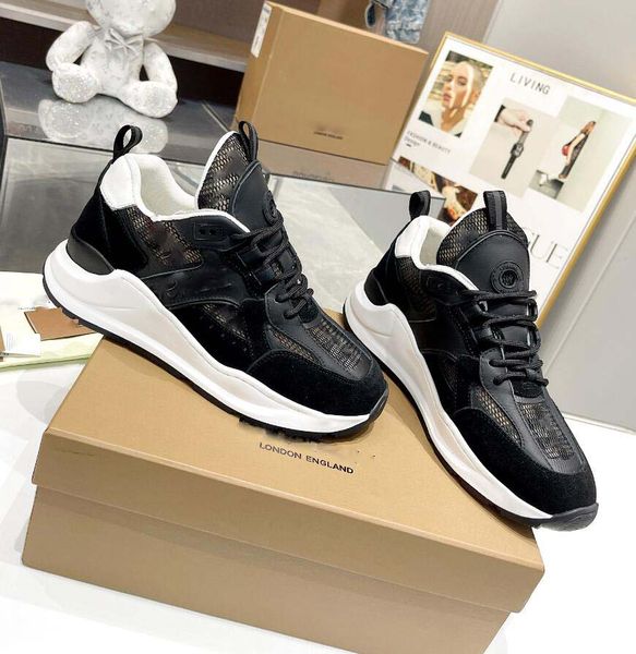 2024 Scarpe da corsa runner avorio trapuntate Scarpe da trail sportive da donna Sneakers LOGO in pelle di vitello in velluto Parigi Scarpe sportive da esterno in pelle scamosciata Suola con cuscino trasparente Stivale con plateau