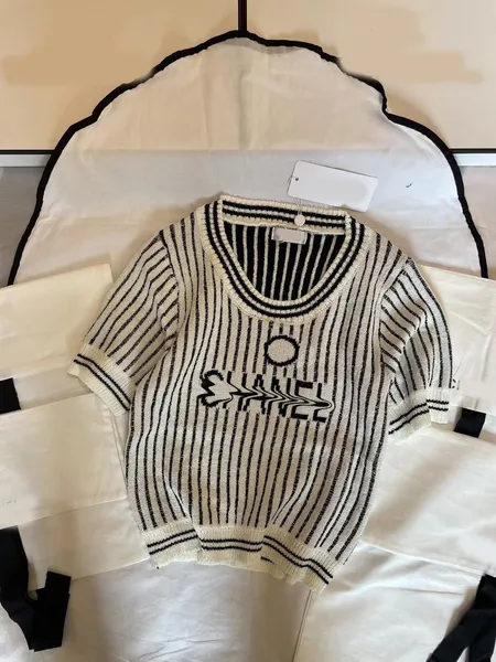 2024 Lüks Kadın T-Shirt Tasarımcı Kadın Sweaters Stripe Ladies Örme Külot Kısa Kollar Kısa Kollu Sokak Giyim Kadın Kazak Kadın