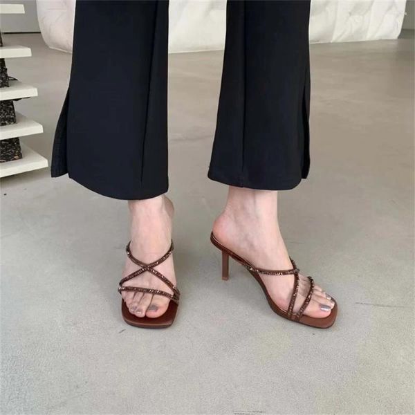 Повседневная обувь, женские квадратные туфли на высоком каблуке с открытым носком, 2024 линия, с блестками сзади, пустые босоножки на шпильке