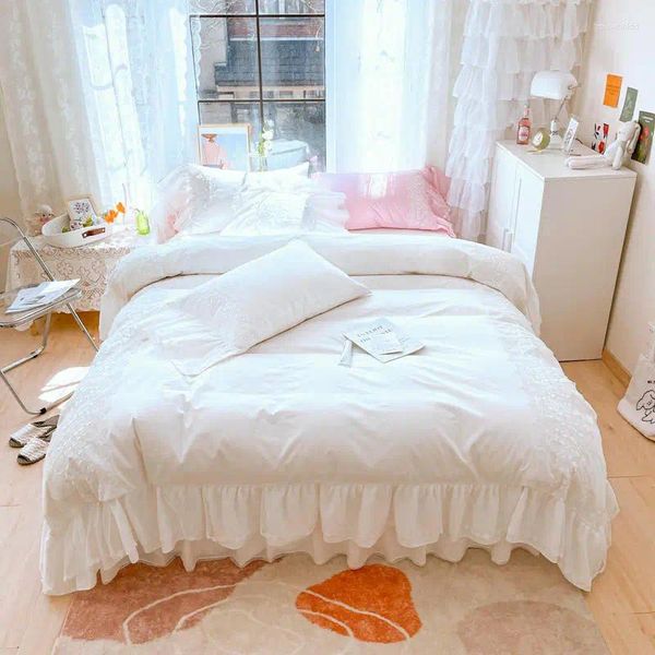 Conjuntos de cama Branco Princesa Casamento Conjunto Luxo Cor Sólida Renda Ruffle Duveta Capa Colcha Colcha Fronhas Algodão Home Têxtil