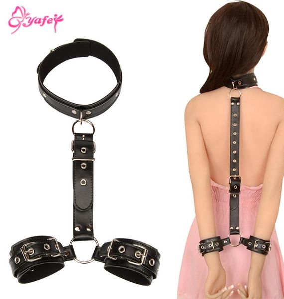 Gioco di schiavi per adulti Mani Collo Collare Collegamento Bondage Restrizioni Giocattoli sessuali per coppia Cinturino da polso in pelle Bondage Donne Giocattoli sessuali Y25369755