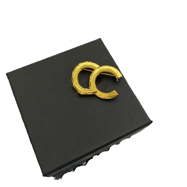 T Ottone T Designer 20 Spille stile Moda Lettere Pin Materiale Non sbiadisce Spilla in rame Accessorio per gioielli maschili femminili GG GG