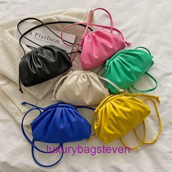 Factory Outlet Bottgss Ventss Pouch Tote bags all'ingrosso in vendita Borsa da donna 2024 New Candy Color Cloud Fold Mini Girl Heart One con logo reale