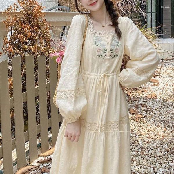 Lässige Kleider Vintage Mori Gril Style Langarm beige Kleid für Frauen Spitze Square Neck Blume Stickerei hohe Taille Ästhetik