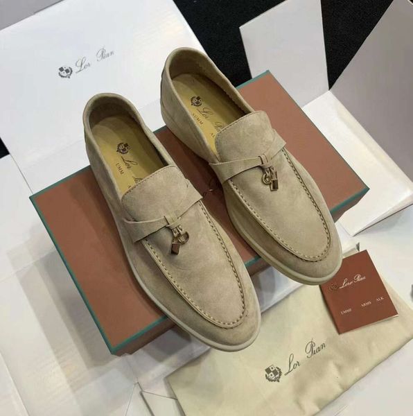 2024 Novo Designer Sandálias Mens Carreira de Escritório Sapato Casual Loro Verão Ao Ar Livre Praia Caminhada Encantos Mocassins para Mulheres Piana Mocassim de Borracha Criança Tênis de Couro 1110ess