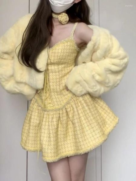 Vestidos de trabalho doce amarelo conjunto de duas peças feminino curto sólido casaco sexy cinta vestido feminino estilo coreano bonito festa mini ternos 2024