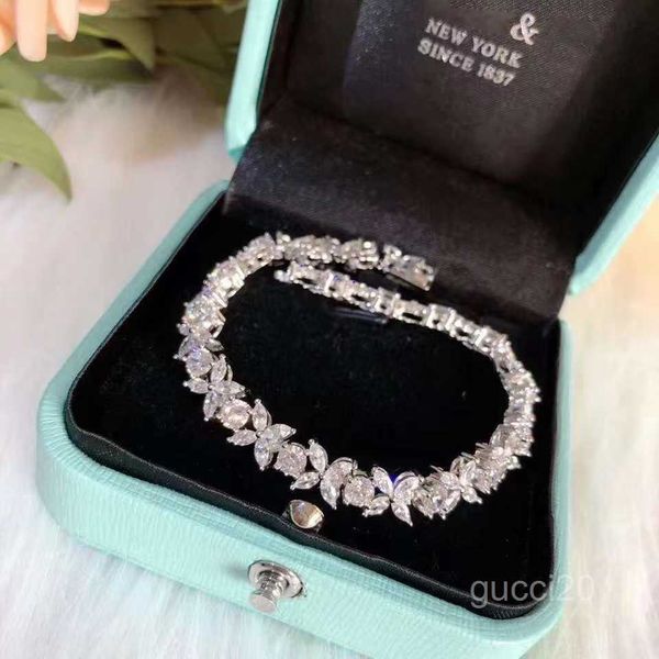 Bracciale di design di lusso per donna Bracciale quadrifoglio Moda alla moda Elegante filo di perline Regalo di gioielli con diamanti per feste Birt V ECYP