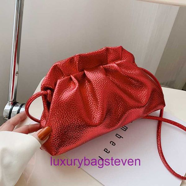 Designer Bottgss Ventss Pouch Borse tote da donna negozio online Popolare Versatile Bright Face Tinta unita 2024 New Net Red Stesso stile Cloud Bag con logo reale