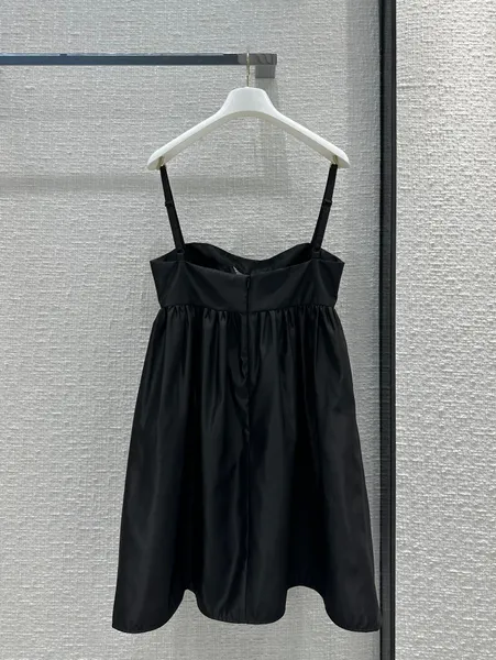 2024 mode Luxus Sommer Frauen aushöhlen Kleider Design Marke Ärmelloses Kleid Dame Casual Schwarz Kleid Designer Weibliche Elegante Kleid