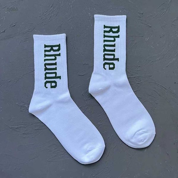 Herrensocken Rhude Simple Letter Designer European American Street Trend Männer und Frauen Paar In-Tube Gut 0Y1G