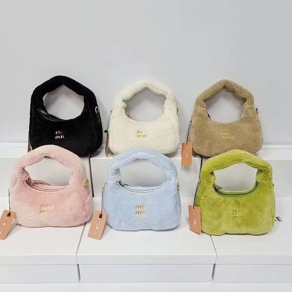 Borsa di design vendita di liquidazione Autunno e inverno Nuova borsa in peluche Simpatico stile Princs Ascellare Spalla portatile a cavalcioni da donna