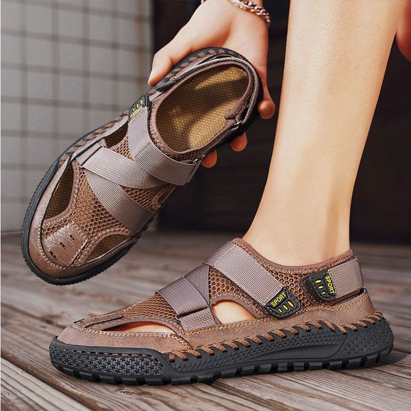 2024 homens verão oco para fora sapatos de verão ao ar livre praia buraco sapatos respirável dedo do pé redondo sandálias lazer caminhada apartamentos nova moda sandálias masculinas