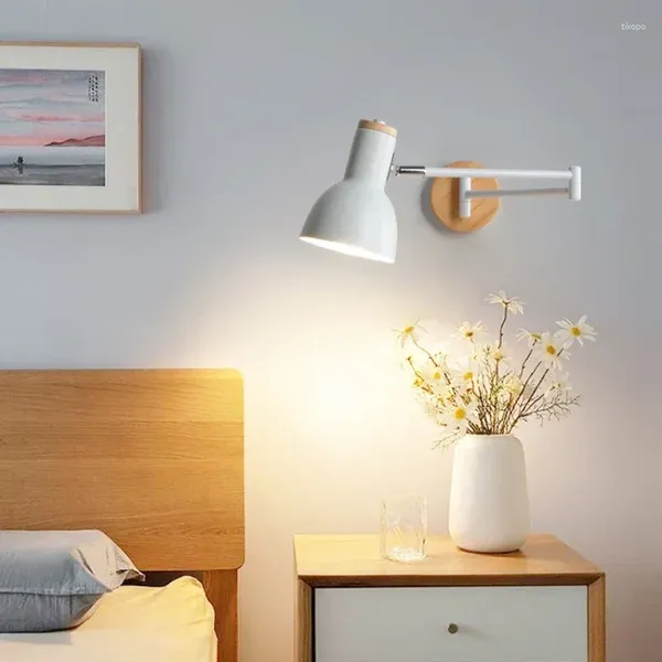 Lampada da parete Nordic Soggiorno Luce Altalena Braccio lungo Sconce per la camera da letto Comodino Foyer in legno massello Decorazione per interni