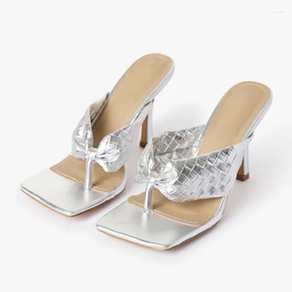 Hausschuhe Sommer 2024 Mode glänzendes Material helle Farbe Flip-Toe hochhackige Sandalen – Größe Damenschuhe