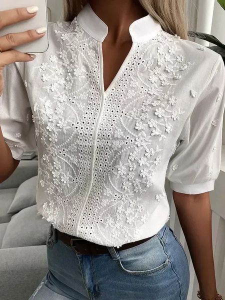 Yaz Kadınlar Sıradan Şık Beyaz Bluzlar V Boyun Boş Çıkan Çiçek Desen Keden Nakış Yarım Kol Giyim Üst 240313