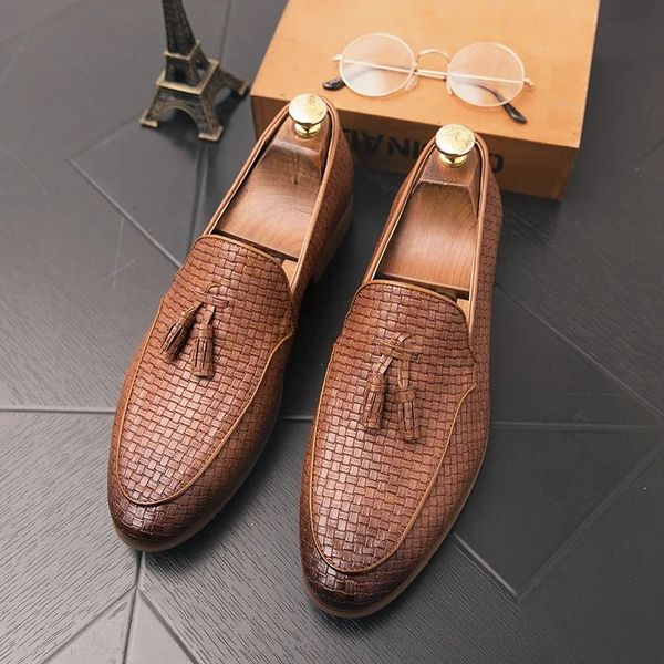 Mit Quasten gewebtes echtes Leder für Herren, braune Mokassins, One-Pedal-Loafer, schwarze Business-Schuhe für Herren, italienische Hochzeitskleid-Schuhe