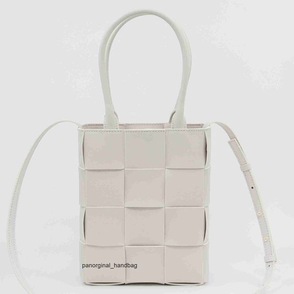 Designer Bottegs Arco Tote Venetas Bag 2024 Nuova piccola piazza verticale tessuto temperamento per il tempo libero Borsa per pendolari Moda e popolare Cross Body QYTJ