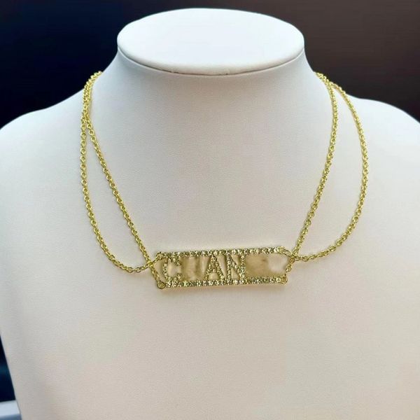 Collana di design di lusso per le donne C Lettera Collane con pendente Gioielli di design Moda Maglione in oro 18 carati Newklace Alta qualità 20 stile