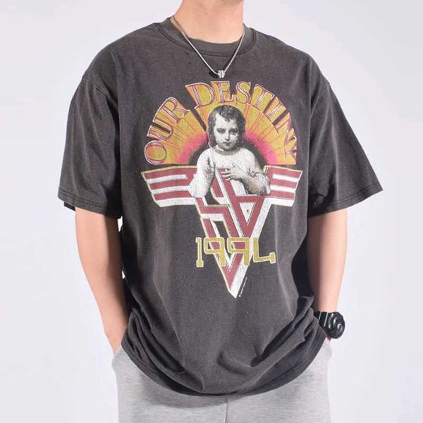 Saint Michael colaborou com o avatar do anjo AMR para projetar uma camiseta curta retrô solta casual para dormir na rua para homens J240316