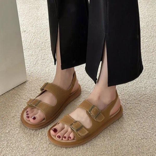 Sıradan Ayakkabı Kadın Sandal Düz Yaz Kadın Toka Açık Ayak Toe Kızlar Moda Velvet Olmadan 2024 Konfor Düşük Bej Peep Kauçuk Temel
