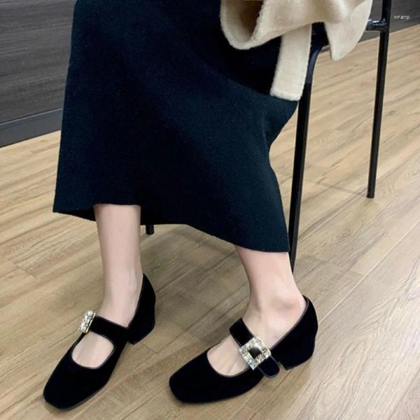 Sıradan Ayakkabı Eğlence Patent Deri Plus Boyut Zapatos Mujer Zarif Moda Meydanı Düğmesi Kadın Ayak Tip Düşük Topuk Chaussures Femme