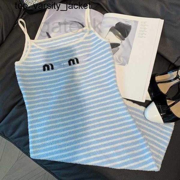 Abiti casual di base Designer Nuovo 23ss Miu Abito all'americana lavorato a maglia Striscia sexy Marchio di moda Bikini Stampa Temperamento Gonna sottile Teddy Abito donna LMMN