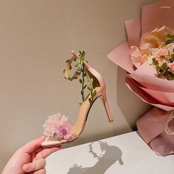 Elbise ayakkabıları pembe şifon çiçek rattan strappy sandalet kadın yaz 2024 açık ayak parmağı yüksek topuklular düğün gelin kadınlar için lüks pompalar