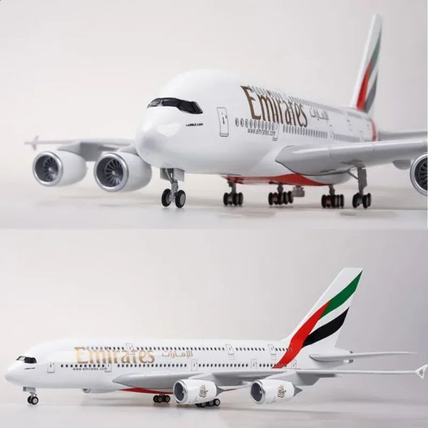 1160 Scala 45,5 cm Modello di aeroplano 380 A380 UAE Compagnia aerea aereo giocattolo con ruota leggera Carrello di atterraggio Giocattolo in resina di plastica pressofusa 240307