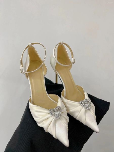 Scarpe eleganti Sandali Donna 2024 Punta a punta Tacco alto Fiocco in pura seta Anello da arrampicata Cintura con strass a cuore Décolleté da sposa