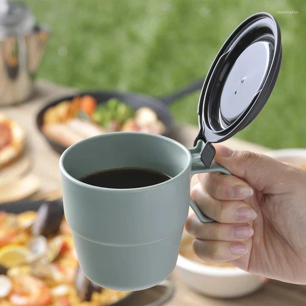 Tazze Tazza da caffè all'aperto Tazza da viaggio in plastica portatile con manico Colore solido Escursionismo da campeggio Acqua Tazze da tè Coperchio Drinkwear 2024