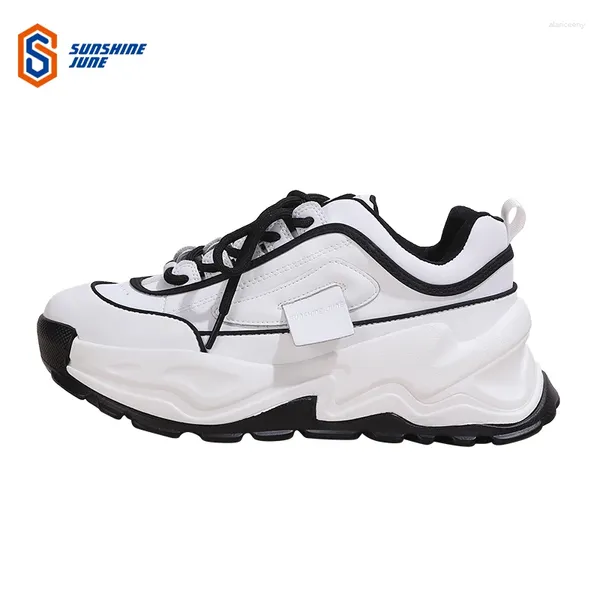 Scarpe casual da donna Ins Daddy Female Light Fried Street Trend traspirante e fresco Aumenta la scarpa sportiva bianca stile sneaker