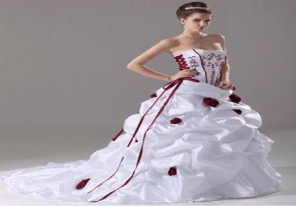 Novo Strapless branco com bordado vermelho e flores rosas vermelhas Organza drapeado Aline Bride039s vestidos de casamento8766615