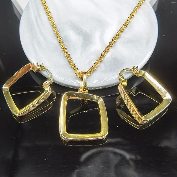 Set di orecchini per collana Set di rame in ottone placcato oro 18 carati dell'India africana in stock Gioielli da sposa da donna