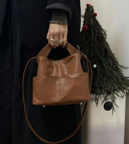 Umhängetaschen Nische Luxus-Retro-Handtasche mit weicher Oberfläche High-End-Mode-Beuteltasche Pendler mit großem Fassungsvermögen und mehreren Fächern