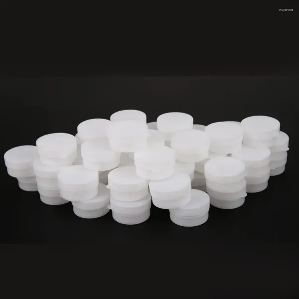 Bottiglie di stoccaggio Ombretto di colore bianco Ricaricabile di forma rotonda in materiale plastico Contenitore vuoto da 50 pezzi adatto per i viaggi