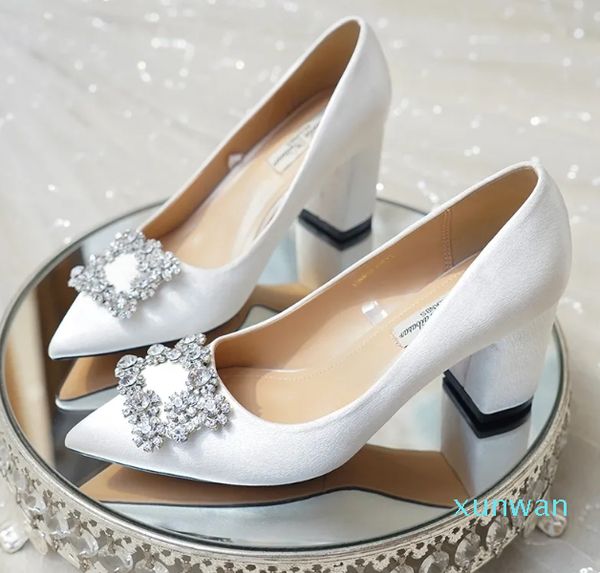 Designer-Hochzeitsschuhe Damen Pumps Braut Weiß Satin Dicke 5cm Fette Absätze Keil Schwangere Prinzessin Kristall Persönliche Anpassung