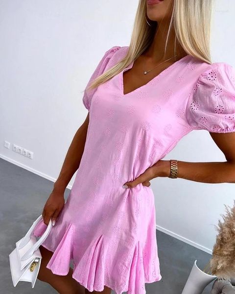 Abiti casual Abito da donna 2024 Motivo floreale Occhiello Ricamo Scollo a V Manica corta Rosa Mini