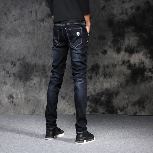 Pantaloni 2023 Primavera Nuovo!Jeans stile inglese con piedi a matita, jeans lunghi slim casual alla moda, jeans con bottoni di grandi dimensioni da uomo 2736 nero blu