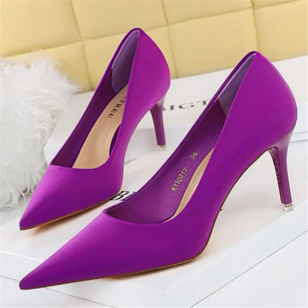 Bombas Mulheres 7,5cm 10,5 cm de altura Scarpins Silk Setin Pumps Lady Lady Green Purple Fetish Wedding Bridal Mid Saltos baixos Sapatos de baile