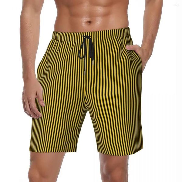 Herren Shorts Badeanzüge Vertikal gestreiftes Brett Sommer Gelb und Schwarz Y2K Retro Strand Männer Surfen Atmungsaktive Badehose