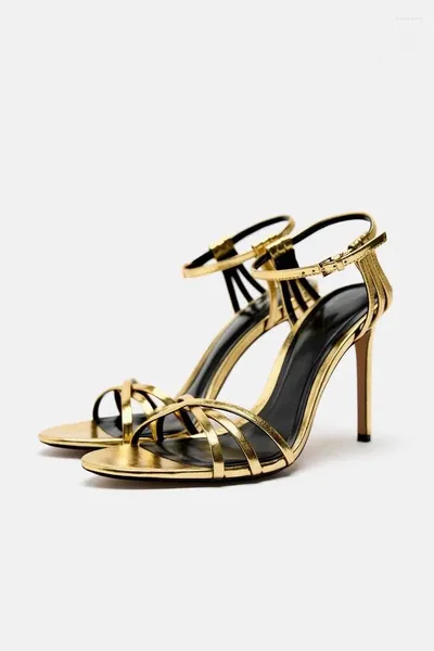 Sandálias 2024 Sexy Metal Stiletto Gladiador Ankle Gold Designer Luxo Formal Vestido Sapatos Altos Saltos