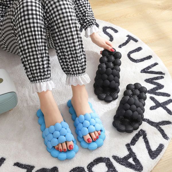 Hausschuhe 2022 Sommer Neue Persönlichkeit Bubble Mode Pantoffeln für Männer und Frauen Sandalen Frauen Flip Flops